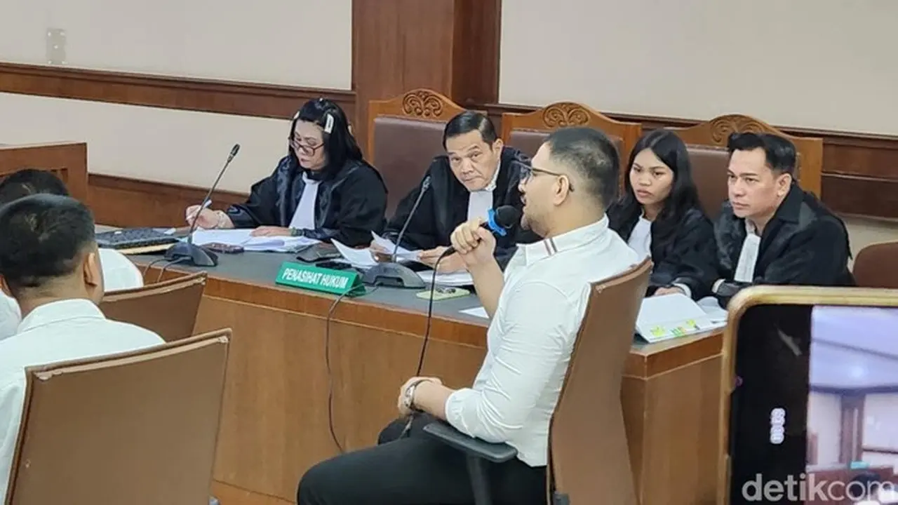 Dicecar Hakim soal 2 HP di Rutan, Ammar Zoni Akui Satu Hasil Gadai Tahanan Rp 300 Ribu