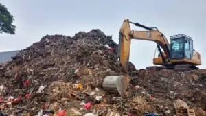 Gunungan Sampah di Pasar Induk Kramat Jati Mulai Diangkut, 10 Truk Dikerahkan