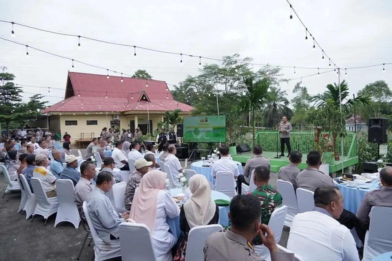 Pidato Kapolda Riau soal Lingkungan Disambut Kicauan Burung, ‘Semesta Mendukung’ Pidato Kapolda Riau soal Lingkungan Disambut Kicauan Burung, ‘Semesta Mendukung’
