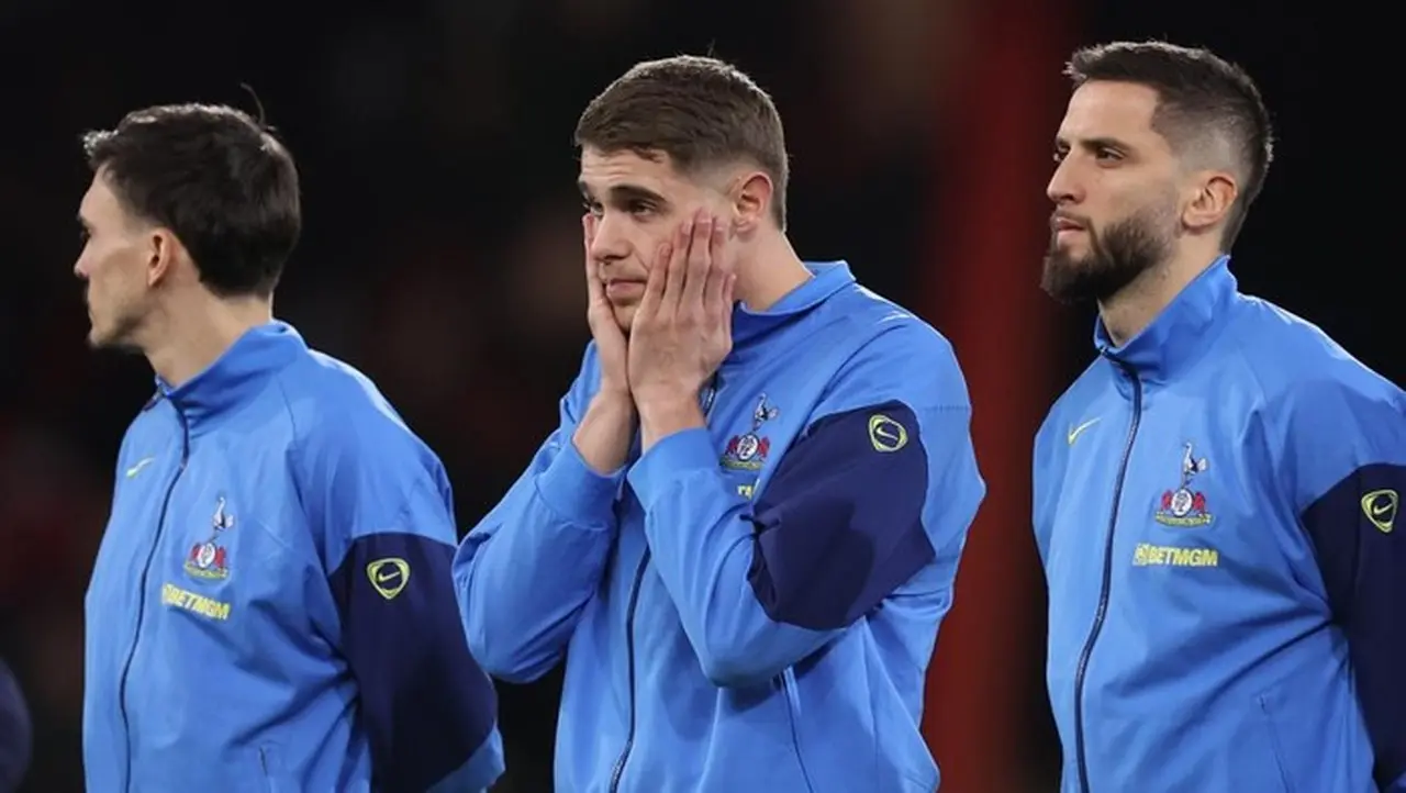 Tottenham Hotspur Dihantam Krisis: Pemain Ribut dengan Fans, Kritik Manajemen