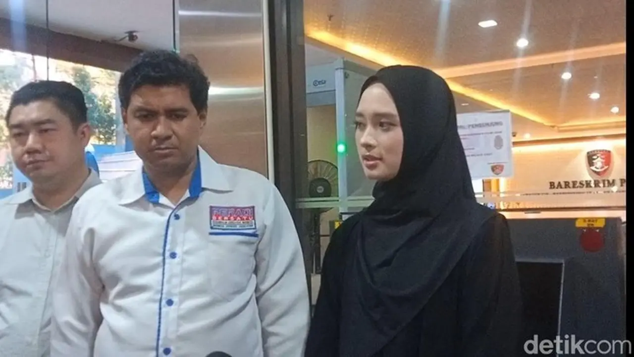 Inara Rusli Hadapi ‘Cancel Culture’ Usai Pilih Bertahan dengan Suami Wardatina Mawa