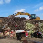 DLH DKI Kerahkan 25 Armada Angkut Timbunan Sampah di Pasar Induk Kramat Jati