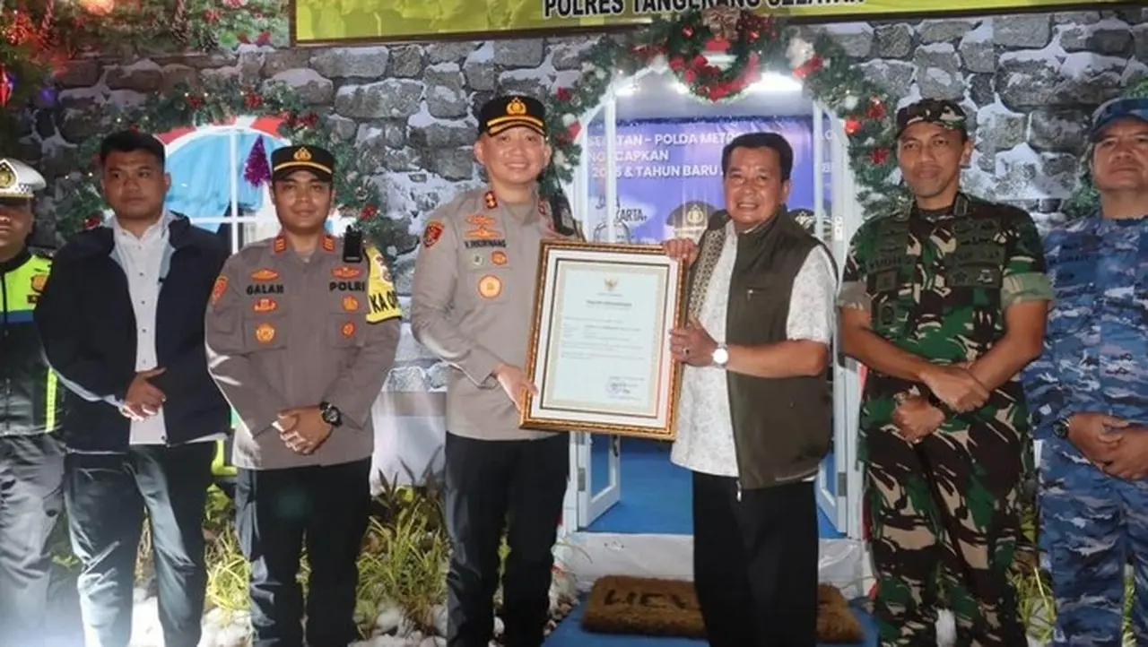 Kapolres Tangsel Diganjar Tiga Penghargaan dari Bupati Tangerang di Momen Pergantian Tahun
