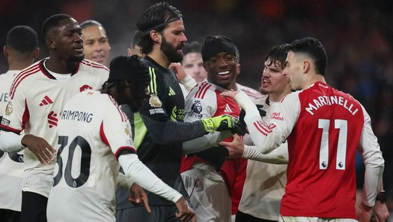 Martinelli Dikecam Keras Usai Dorong Conor Bradley yang Cedera di Laga Arsenal vs Liverpool Martinelli Dikecam Keras Usai Dorong Conor Bradley yang Cedera di Laga Arsenal vs Liverpool