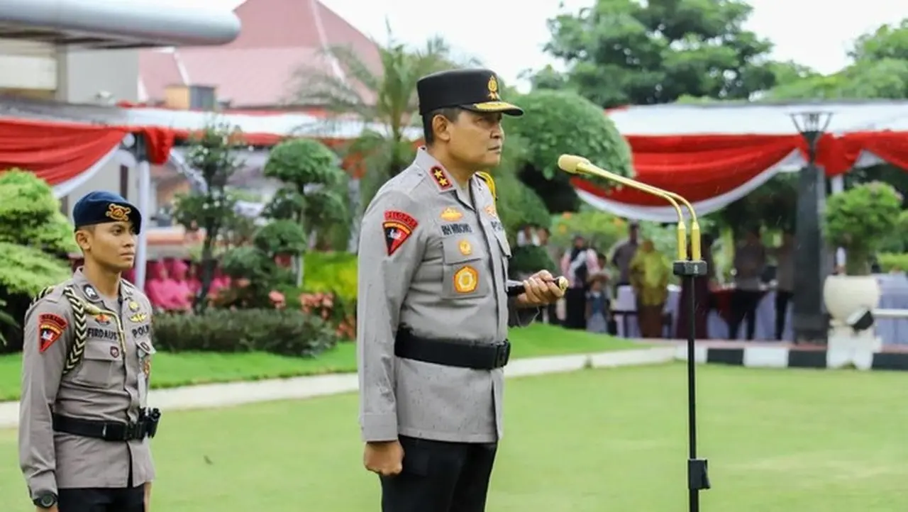 Kapolda Jateng Minta Anggota Ajak Keluarga di Upacara Kenaikan Pangkat, Tanam Pohon Jadi Syarat Kapolda Jateng Minta Anggota Ajak Keluarga di Upacara Kenaikan Pangkat, Tanam Pohon Jadi Syarat