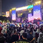 Hujan Malam Tahun Baru 2026 Berkah Bagi Pedagang Jas Hujan di Sarinah