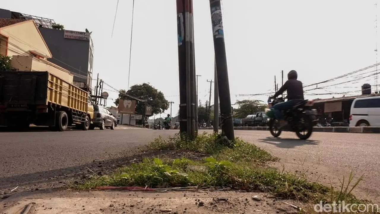 Anwar Pukul Tiang Listrik di Cikoko: Misi Mulia Bangunkan Pedagang dan Jaga Roda Ekonomi
