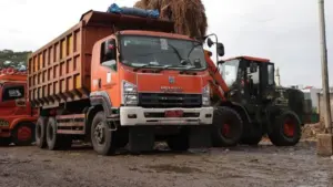 DLH DKI Kerahkan 25 Unit Bantu Angkut 220 Ton Sampah Harian di Pasar Kramat Jati