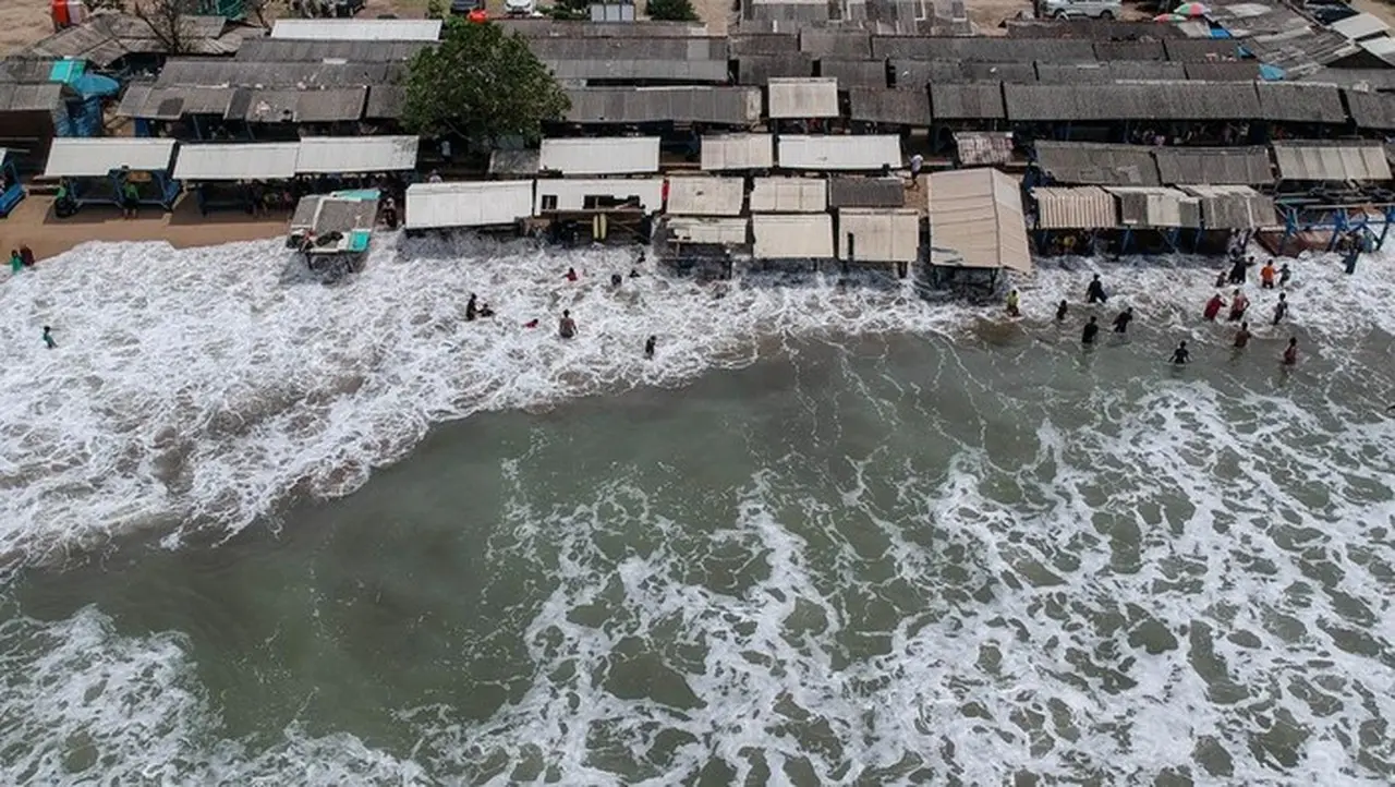 BMKG Peringatkan Gelombang Tinggi 1,25-6 Meter di Sejumlah Perairan Indonesia 10-13 Januari