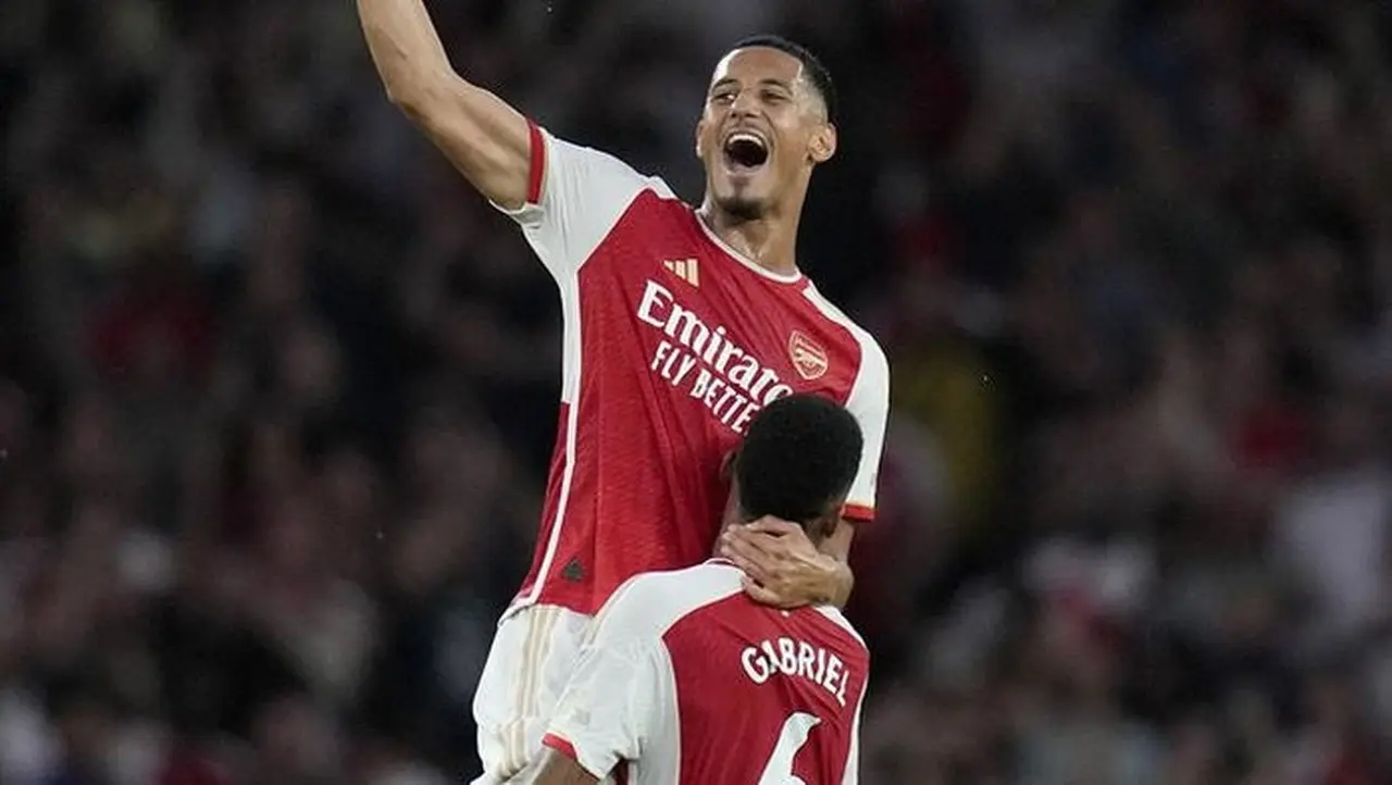 Sol Campbell: Gabriel-Saliba Bisa Jadi Duet Top Arsenal, Tapi Harus Juara Dulu