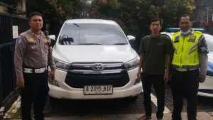 Mobil Lawan Arah di Tol Dalam Kota Terekam Viral, Pengemudi Langsung Ditilang Polisi