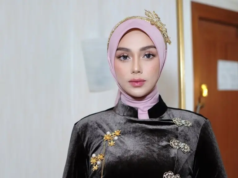 Celine Evangelista Usai Umrah: Mohon Doa yang Baik, Perbaiki Diri Lewati Masa Lalu Celine Evangelista Usai Umrah: Mohon Doa yang Baik, Perbaiki Diri Lewati Masa Lalu