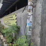 Tiang Listrik di Jakarta: Papan Iklan Liar Siang Hari, Penanda Ronda Malam Hari