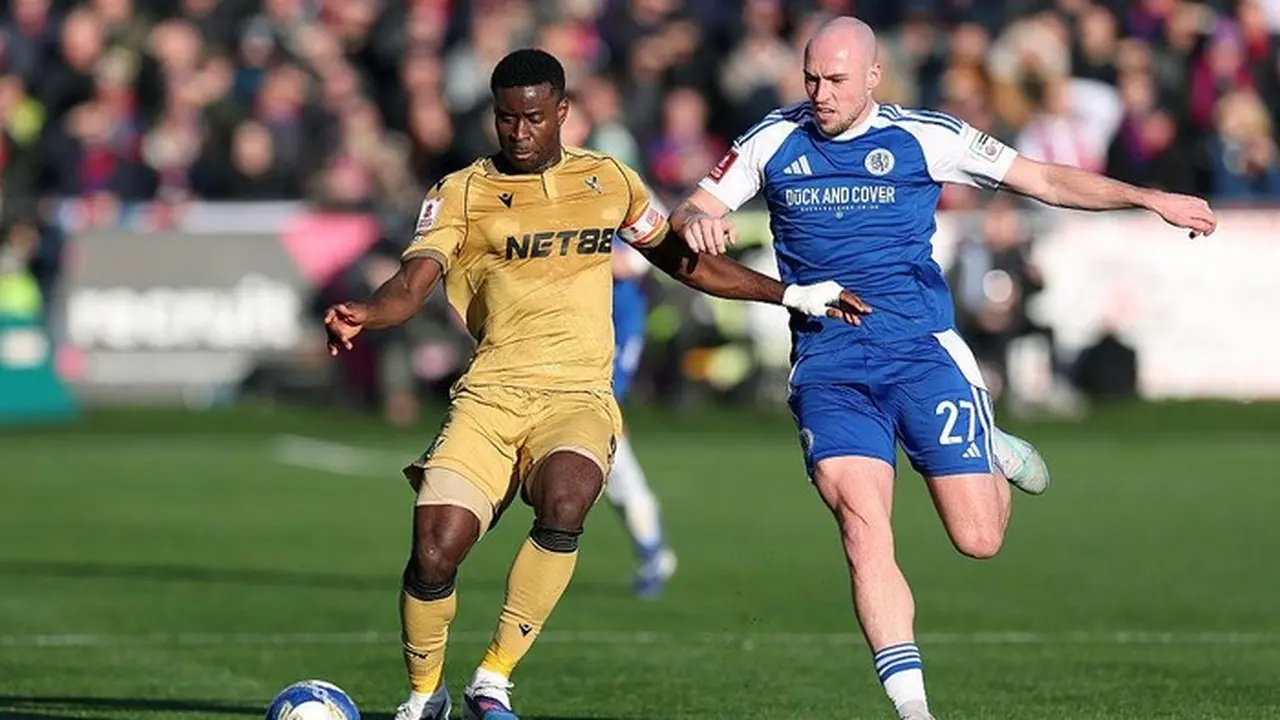 Piala FA: Crystal Palace, Sang Juara Bertahan, Tersingkir Dramatis oleh Tim Divisi Enam Piala FA: Crystal Palace, Sang Juara Bertahan, Tersingkir Dramatis oleh Tim Divisi Enam