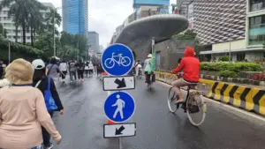 Rambu Pemisah Pesepeda-Pejalan Kaki Hadir di CFD HI, Warga Harap Diperbanyak