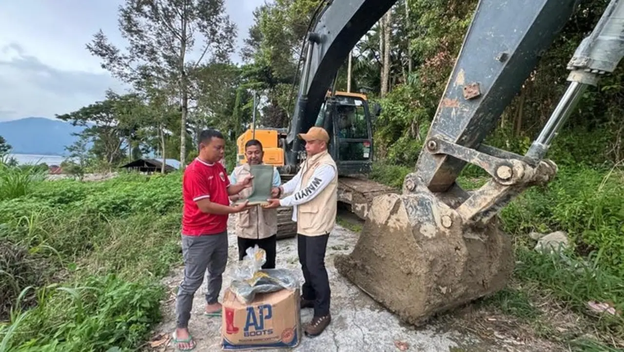 Andre Rosiade Kirim Dua Ekskavator Bantu Normalisasi Kawasan Rawan Bencana Maninjau Andre Rosiade Kirim Dua Ekskavator Bantu Normalisasi Kawasan Rawan Bencana Maninjau