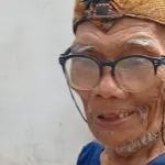 Di Usia 75 Tahun, Diding Boneng Tetap Aktif di Teater dan Mengajar Meski Rumah Roboh
