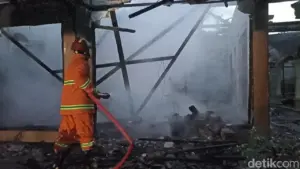 Pria Tulungagung Bakar Rumah Kekasih Setelah Kunci Mobil Hilang, Langsung Menyerah