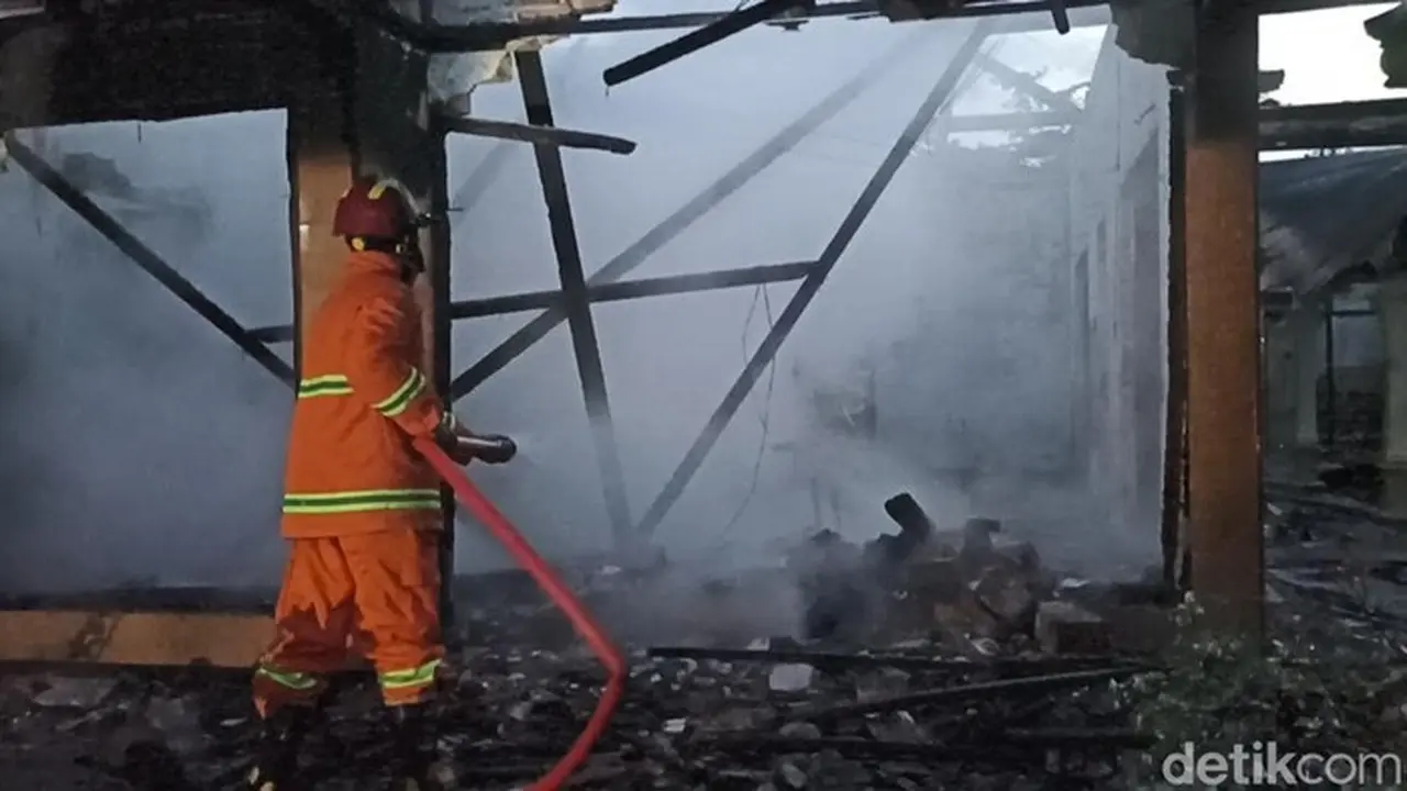 Pria Tulungagung Bakar Rumah Kekasih Setelah Kunci Mobil Hilang, Langsung Menyerah