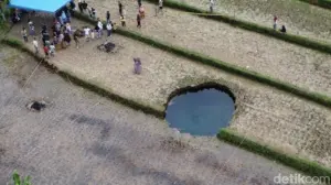 Wagub Sumbar Peringatkan Warga: Air “Ajaib” Sinkhole Limapuluh Kota Mengandung Bakteri E-coli