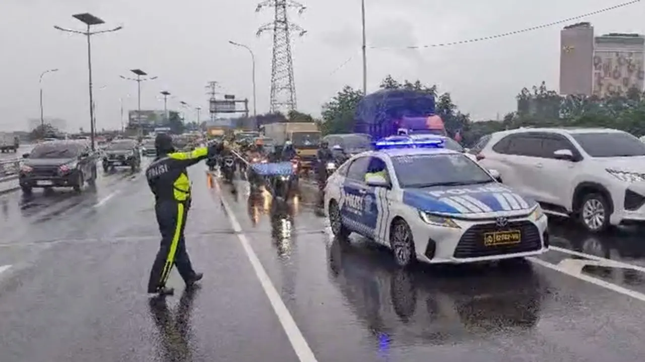 Banjir di Jembatan Tiga Jakarta Utara, Pengendara Motor Dialihkan ke Jalan Tol