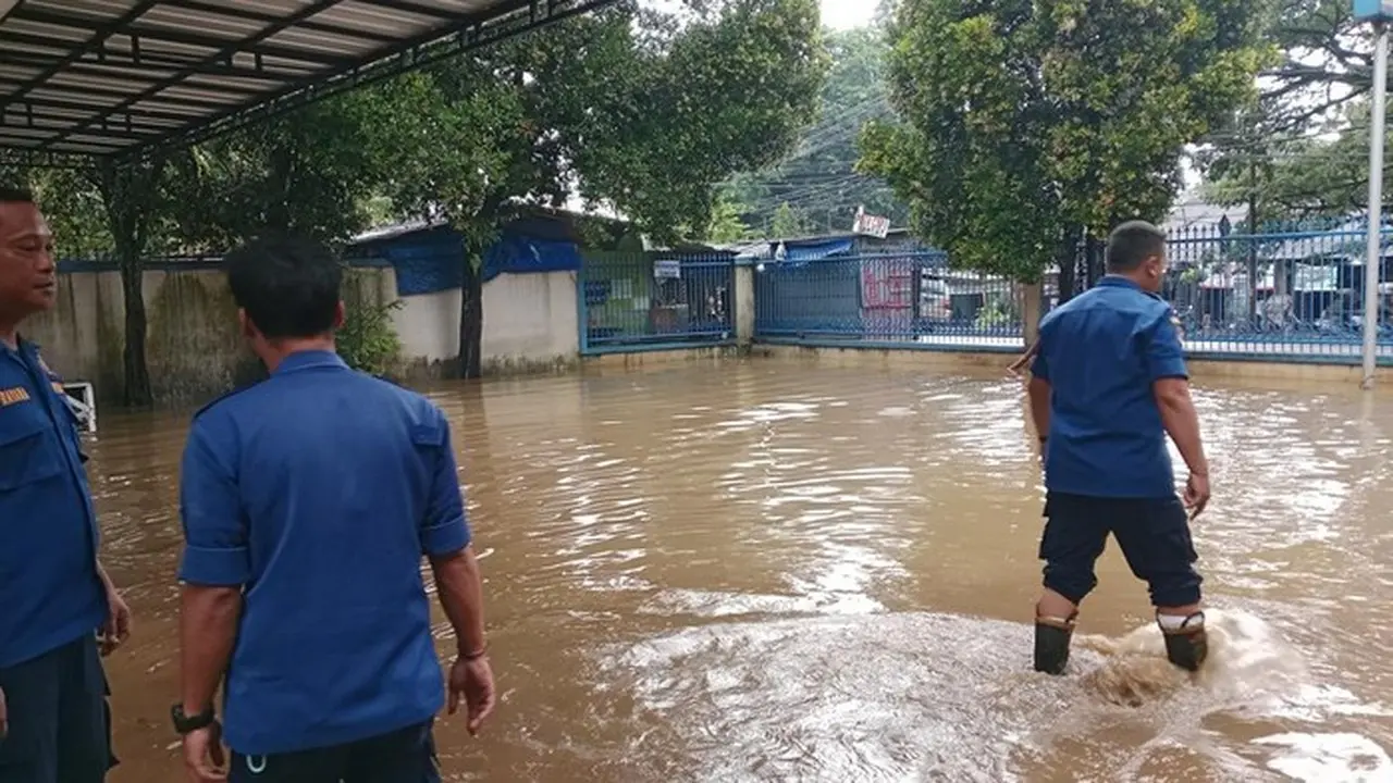 Kantor Samsat dan Bank di Sawangan Depok Terendam Banjir, Layanan Ditutup Sementara