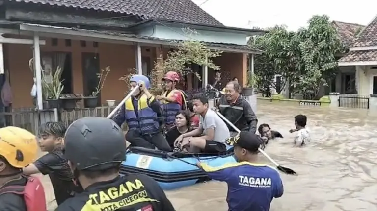 Tanggul Jebol dan Kali Meluap, Tiga Kecamatan di Cilegon Terendam Banjir