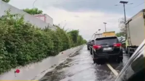 Genangan Air Masih Rendam Tol Sedyatmo Arah Bandara Soetta, Lalin Tersendat