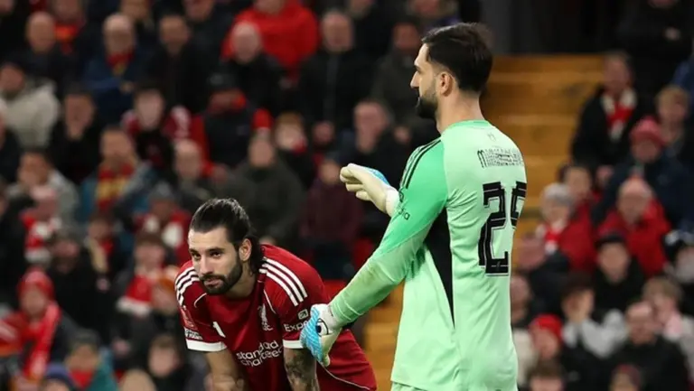 Arne Slot Buka Suara soal Aksi Backheel Nyeleneh Szoboszlai yang Berujung Gol Barnsley