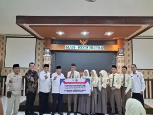 Legislator Gerindra Endro Hermono Salurkan PIP di Blitar untuk Siswa Madrasah Kurang Mampu