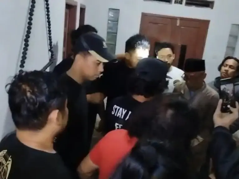 Suami Siri Pembunuh Terapis Bekasi Ditangkap di Depan Orang Tua di Lebak