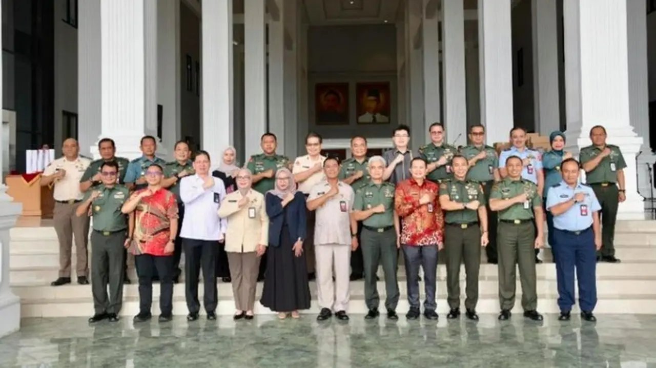 Unhan RI Salurkan Donasi Obat dan Pendidikan Digital untuk Korban Banjir Aceh Tamiang Unhan RI Salurkan Donasi Obat dan Pendidikan Digital untuk Korban Banjir Aceh Tamiang