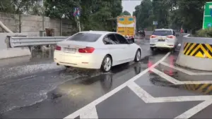 Tol Sedyatmo Arah Bandara Soetta Masih Tergenang, Mobil Pompa Air Dikerahkan Atasi Banjir