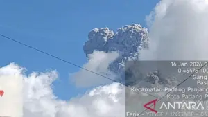 Gunung Marapi Erupsi Lagi, Kolom Abu Vulkanik Capai 1,6 Km di Langit Sumbar