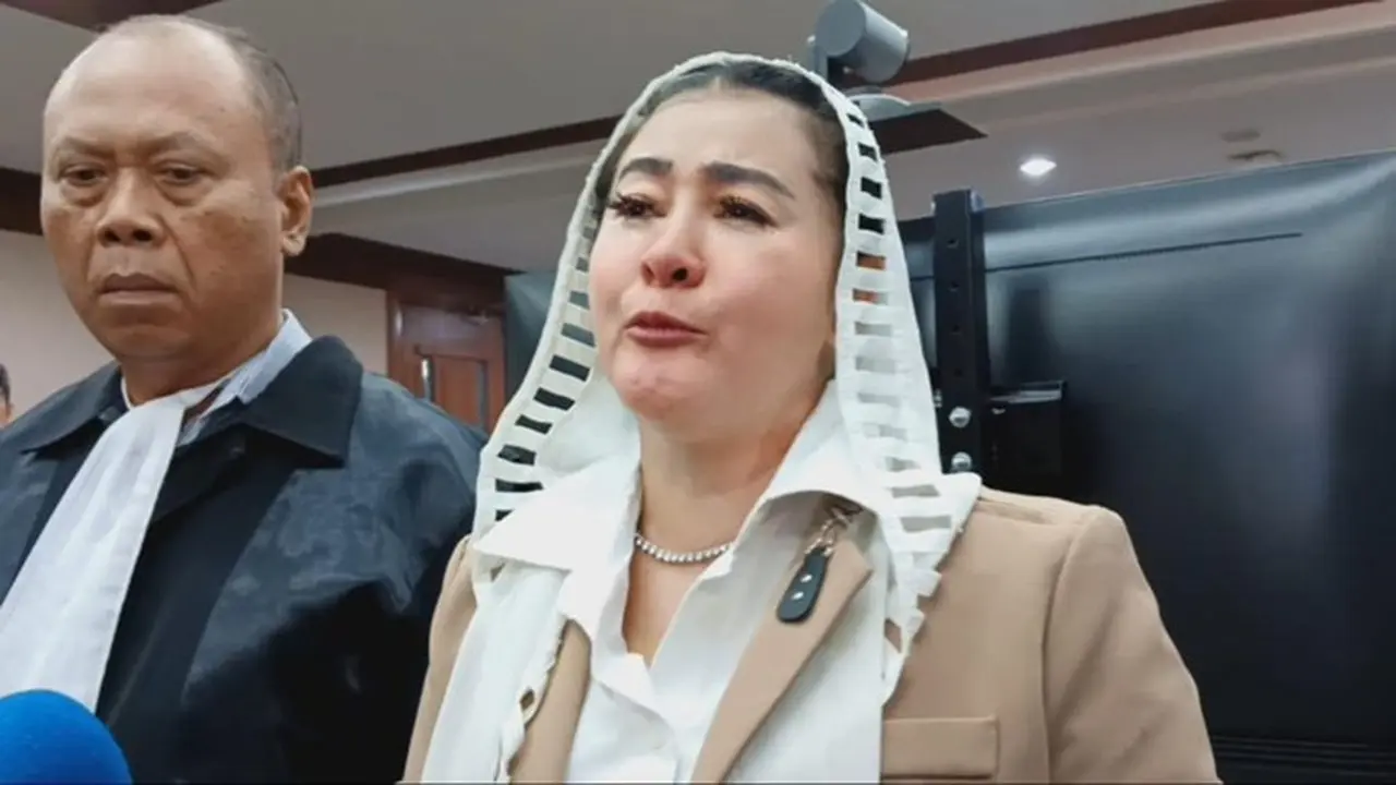 Hasnaeni ‘Wanita Emas’ Ajukan PK Kedua, Vonis 5 Tahun Bui Kasus Korupsi Tetap Berjalan Hasnaeni ‘Wanita Emas’ Ajukan PK Kedua, Vonis 5 Tahun Bui Kasus Korupsi Tetap Berjalan