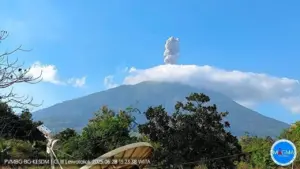 Gunung Ile Lewotolok Meletus 341 Kali dalam Sehari, Warga Lembata Diminta Waspada Ancaman Guguran