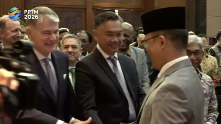 Menlu Sugiono Sapa Hangat Dino Patti Djalal di Acara Tahunan Kemlu 2026