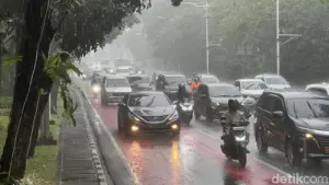 Demo Ojol di Kedubes AS Berakhir, Jalan Medan Merdeka Selatan Jakarta Dibuka Kembali