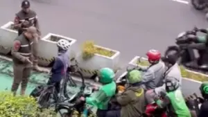 Aksi Pesepeda Adang Motor di Jalur Sudirman Viral, Satpol PP Jelaskan Kronologi dan Pendekatan Humanis