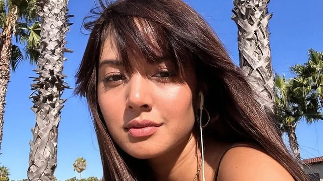 Aurelie Moeremans Ungkap Trauma Masa Lalu Lewat Buku ‘Broken Strings’ Tanpa Dendam