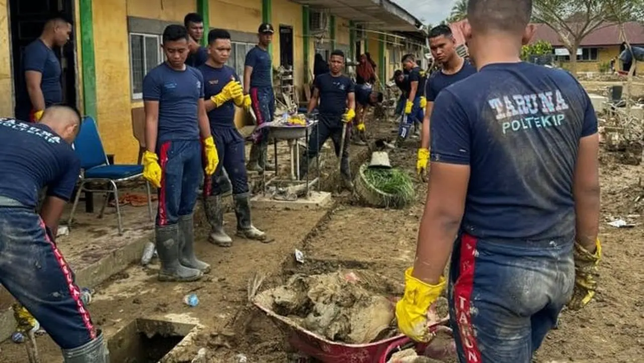 119 Taruna Kemenimigrasi dan Pemasyarakatan Dikerahkan Bantu Pemulihan Aceh Pasca-Banjir