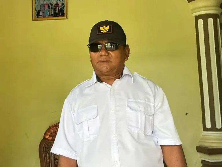 Kepala Dusun Sopan di Lampung Selatan Viral Disebut Mirip Presiden Prabowo Subianto Kepala Dusun Sopan di Lampung Selatan Viral Disebut Mirip Presiden Prabowo Subianto