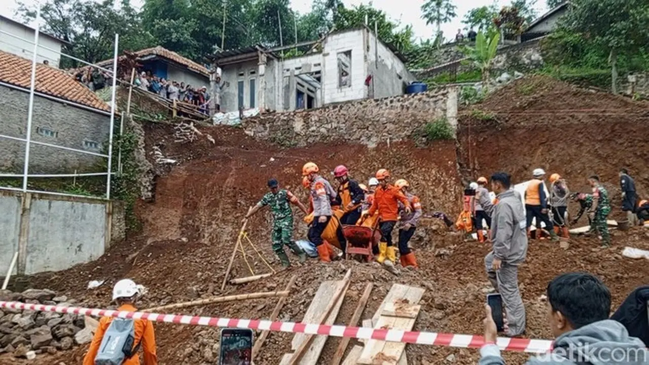 Tanah Longsor Jatinangor Sumedang Renggut 4 Nyawa Pekerja Lapangan Sepak Bola