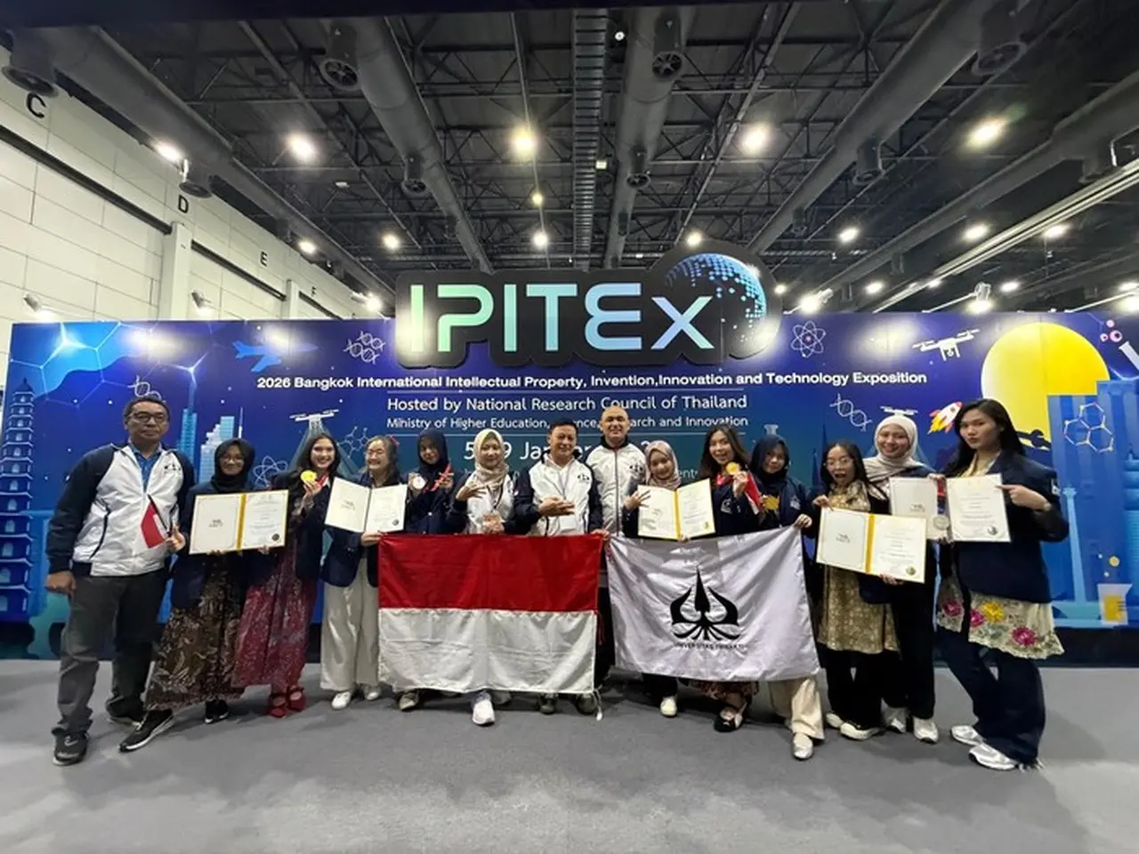 Delegasi Universitas Trisakti Borong 3 Emas Inovasi IoT dan AI di IPITEX 2026 Bangkok