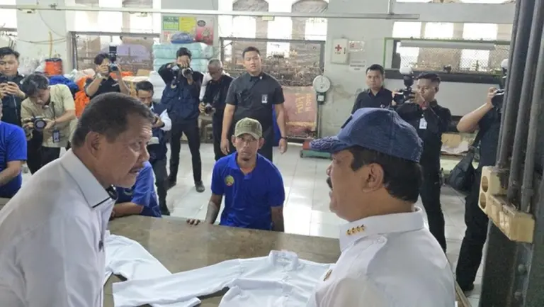 Menteri Agus Pesan 5.000 Hijab untuk Anak Korban Bencana di Aceh dari Lapas Cirebon