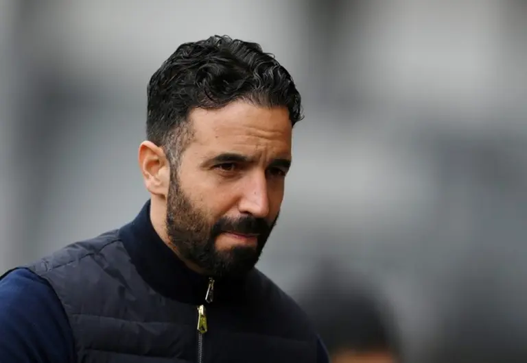 Dipecat Manchester United, Ruben Amorim Bungkam Saat Dihadang Media di Portugal Dipecat Manchester United, Ruben Amorim Bungkam Saat Dihadang Media di Portugal