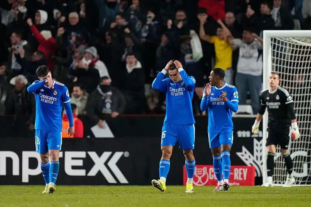 Real Madrid Terpuruk: Ruang Ganti Membisu Usai Dikalahkan Tim Divisi Dua Real Madrid Terpuruk: Ruang Ganti Membisu Usai Dikalahkan Tim Divisi Dua