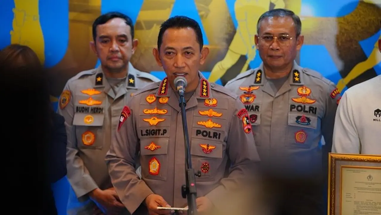 Kapolri Beri Kenaikan Pangkat dan Apresiasi Atlet Polri Peraih Medali SEA Games 2025
