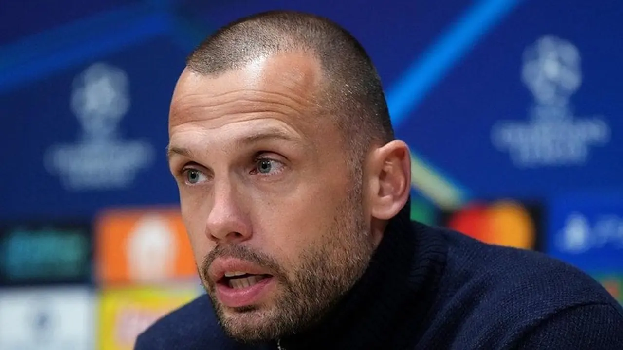 John Heitinga Gabung Tottenham sebagai Asisten Manajer, Gantikan Posisi Arne Slot John Heitinga Gabung Tottenham sebagai Asisten Manajer, Gantikan Posisi Arne Slot
