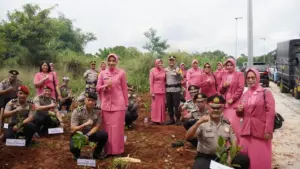 Upacara Kenaikan Pangkat Polres Bogor Diwarnai Aksi Tanam Pohon Empati Bencana